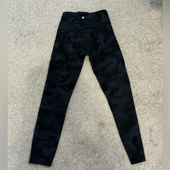 Lululemon invigorate HR Tight dark camo - Picture 1 of 7